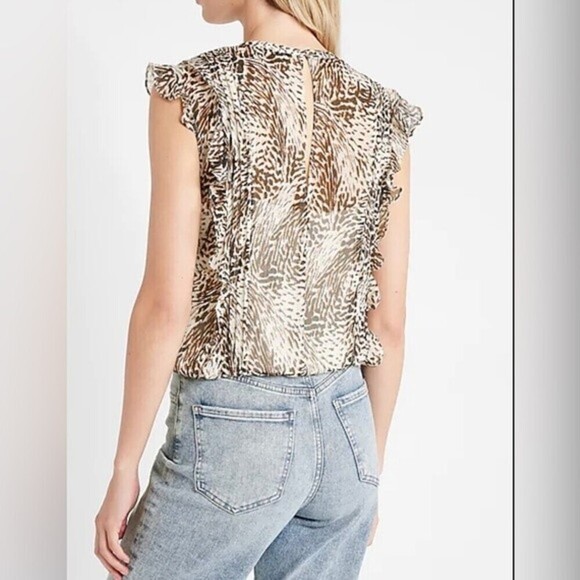 NWT Express Animal Print Ruffle Detail Sleeveless Top in Neutral Print SZ XS NWT - Picture 3 of 11